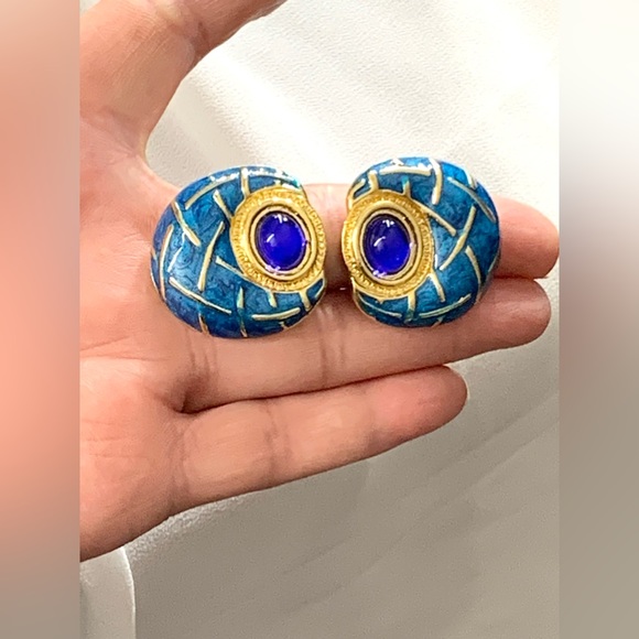 RARE - Signed Two Sisters Clip on Earrings.Gold plated.Blue Cabochons,Enamel. - Picture 11 of 12